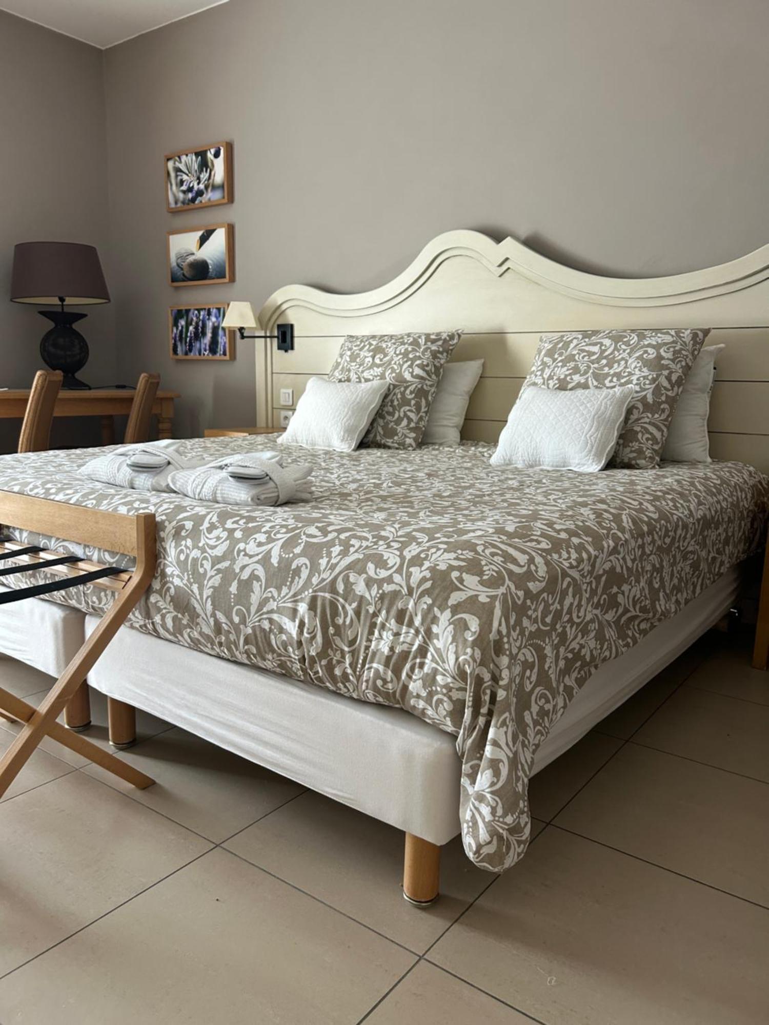 Suite Superieure Domaine Du Golf St Endreol, 1 A 2 Personnes La Motte  Exterior photo
